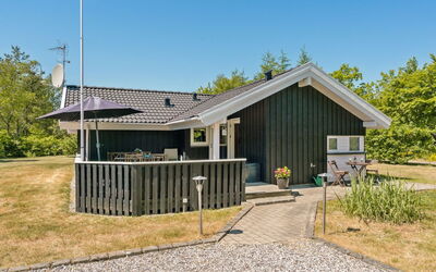 Esaline - 400M from the Sea