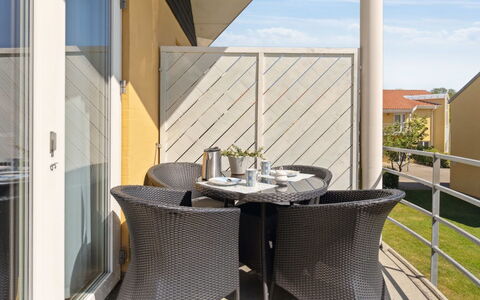 Dafna - 100M from the Sea: Departamento, Sombra, Balcón, Silla, Cerca, Mueble Para Exteriores, Aluminio, Césped Artificial