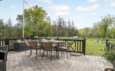 Fredegæst - 700M from the Sea: Mueble, Silla, Mueble Para Exteriores, Mesa, Mesa Al Aire Libre, Paisaje, El Terreno Del Lote, Cocina Y Comedor Mesa, Jardín, Sombra
