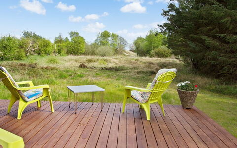 Fleur - 50M from the Sea: Mueble, Madera, Mueble Para Exteriores, Silla, Madera Dura, Manchas De Madera, Jardín, Suelos De Madera, Tablón