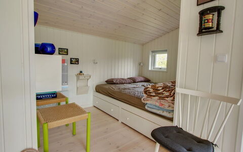 Fleur - 50M from the Sea: Piso, Diseño De Interiores, Suelo, Mueble, Madera, Techo, Habitación, Habitación, Cama, Suelos De Madera