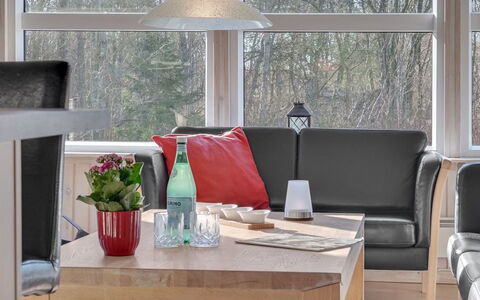 Mikko - 2.2Km from the Sea: Mueble, Diseño De Interiores, Piso, Madera, Suelo, Techo, Suelos De Madera, Silla, Mesa, Encendiendo