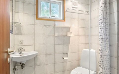 Ingalise - 500M from the Sea: Pared, Piso, Suelo, Madera, Arreglo De Tubería, Diseño De Interiores, Baño, Baño, Habitación, Plomería