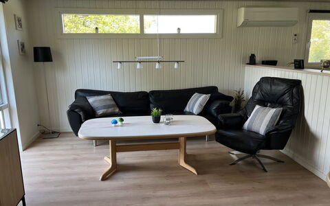 Meline - 350M from the Sea: Mueble, Piso, Madera, Diseño De Interiores, Suelo, Suelos De Madera, Encendiendo, Habitación, Sofá, Sala