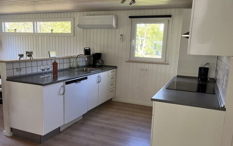 Meline - 350M from the Sea: Madera, Cocina, Piso, Mostrador, Aparato De Cocina, Suelo, Fregadero, Arreglo De Tubería, Lavabo, Electrodoméstico