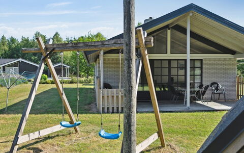 Henny - 1.5Km from the Sea: Piscina, Mueble Para Exteriores, Mueble, Recurso, Losa, Eco Hotel, Sombra, Silla, Ocio, Inmuebles