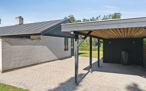 Henny - 1.5Km from the Sea: Piscina, Mueble Para Exteriores, Mueble, Recurso, Losa, Eco Hotel, Sombra, Silla, Ocio, Inmuebles