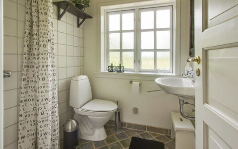 Gaetana - 1.6Km from the Sea: Arreglo De Tubería, Piso, Diseño De Interiores, Suelo, Baño, Plomería, Baño, Grifo, Loseta, Asiento Del Baño
