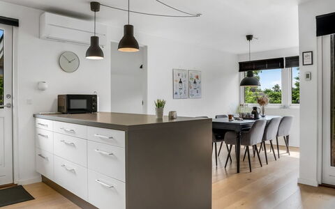 Rosmarie - 600M from the Sea: Mueble, Diseño De Interiores, Cocina, Mostrador, Gabinetes, Piso, Lámpara, Suelo, Pared, Silla