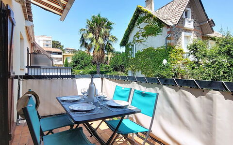 Sainte Maxime 150: Diseño Urbano, Departamento, Balcón, Mueble Para Exteriores, Villa, Planta De Casa