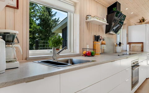 Delco - 200M from the Sea: Cocina, Aparato De Cocina, Mostrador, Madera, Piso, Electrodoméstico, Fregadero, Diseño De Interiores, Mueble, Electrodoméstico