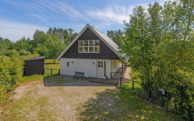 Edith - 1Km from the Sea