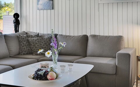 Mina - 1.4Km from the Sea: Mueble, Sofá, Diseño De Interiores, Piso, Sala, Suelo, Casa, Mesa, Mesa De Café