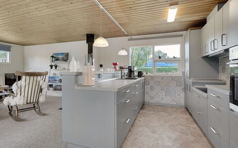 Mina - 1.4Km from the Sea: Cocina, Mostrador, Techo, Diseño De Interiores, Piso, Gabinetes, Aparato De Cocina, Casa, Mueble, Suelo