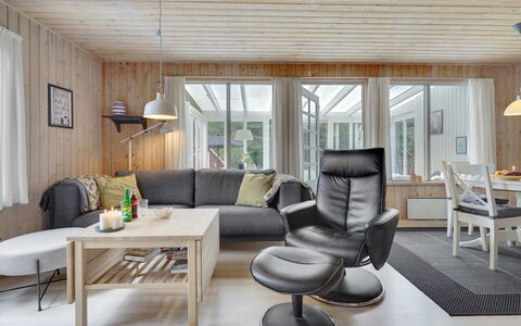 Ane - 1.7Km from the Sea: Mueble, Diseño De Interiores, Piso, Sofá, Madera, Techo, Sala, Suelo, Habitación, Casa
