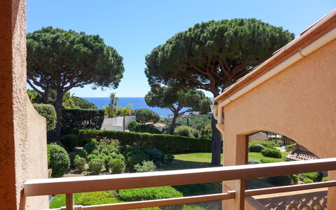 Sainte Maxime 180: Propiedad, Vegetación, Bienes Raíces, Casa, Árbol, Arquitectura, Edificio, Botánica, Casa, Balcón