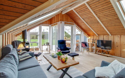Jyde - 1.5Km from the Sea: Mueble, Diseño De Interiores, Piso, Madera, Suelo, Techo, Suelos De Madera, Silla, Mesa, Encendiendo