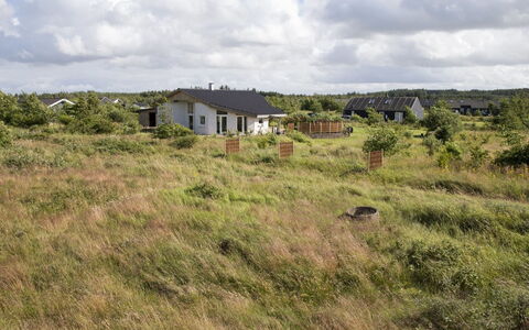 Ullvi - 3.8Km from the Sea: Barrio Residencial, Techo, Suburbio, Entrada De Coches, Inmuebles, Tubo De Lámpara