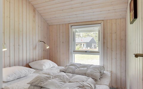 Richard - 4Km from the Sea: Madera, Habitación, Techo, Suelo, Cama, Piso, Sábana, Lecho, Tablón, Madera Dura