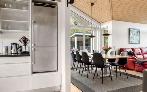 Dorithea - 3.5Km from the Sea: Piso, Diseño De Interiores, Mueble, Madera, Suelo, Suelos De Madera, Electrodoméstico, Cocina, Aparato De Cocina, Techo