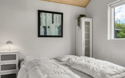 Dorithea - 3.5Km from the Sea: Cama, Habitación, Diseño De Interiores, Madera, Mueble, Techo, Sábana, Lecho, Piso, Suelo
