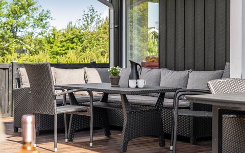Dorithea - 3.5Km from the Sea: Madera, Mueble, Mueble Para Exteriores, Mesa Al Aire Libre, Cubierta, Sombra, Patio, Porche, Madera Dura, Maceta