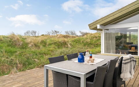 Fanney - 100M from the Sea: Madera, Mueble, Casa, Puerta, Silla, Cocina Y Comedor Mesa, Mueble Para Exteriores, Porche, Cabaña, Madera Dura