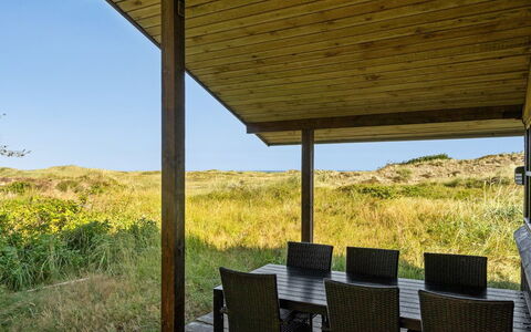 Marite - 200M from the Sea: Casa, Casa, Puerta, Techo, Cabaña, Inmuebles, Jardín, Sombra, Vía Muerta, Yarda