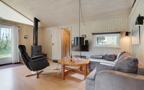 Evan - 1.3Km from the Sea: Madera, Diseño De Interiores, Techo, Mueble, Habitación, Piso, Sala, Casa, Suelo, Sofá