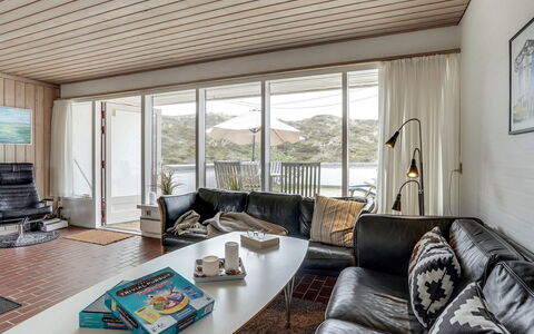 Emiljan - 400M from the Sea: Mueble, Diseño De Interiores, Sofá, Madera, Suelo, Piso, Techo, Sala, Habitación, Casa