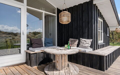 Driss - 500M from the Sea: Techo, Piso, Diseño De Interiores, Suelo, Material Compuesto, Mueble, Recurso, Hotel, Diseño, La Luz Del Día
