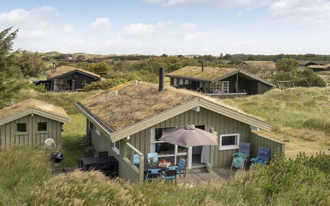 Syni - 500M from the Sea: Madera, Techo, Arquitectura, Casa, Casa, Cabaña, Vía Muerta, Madera Dura, Pendiente, Inmuebles