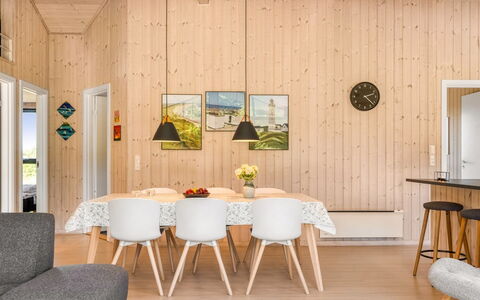 Dyke - 1.5Km from the Sea: Diseño De Interiores, Mueble, Piso, Madera, Suelo, Suelos De Madera, Techo, Comedor, Cocina Y Comedor Mesa, Mesa