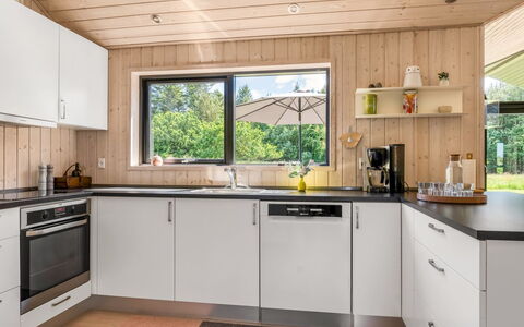 Dyke - 1.5Km from the Sea: Cocina, Aparato De Cocina, Mostrador, Madera, Electrodoméstico, Diseño De Interiores, Piso, Electrodoméstico, Mueble, Gabinetes