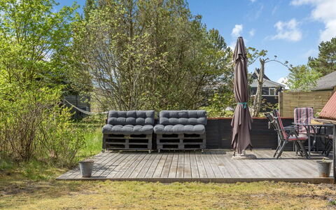 Vladanka - from the Sea: Madera, Casa, Porche, Cubierta, Madera Dura, Techo, Manchas De Madera, Suelos De Madera, Eco Hotel