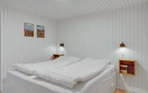 Adam - from the Sea: Madera, Habitación, Diseño De Interiores, Piso, Techo, Suelo, Cama, Lecho, Habitación, Sábana