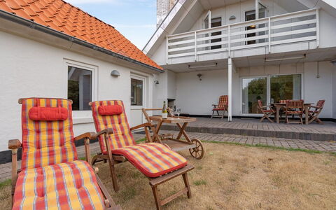 Yorrick - 50M to the Fjord: Cielo, Casa, Casa, Cabaña, Sombra, Inmuebles, Mueble Para Exteriores, Villa, Silla