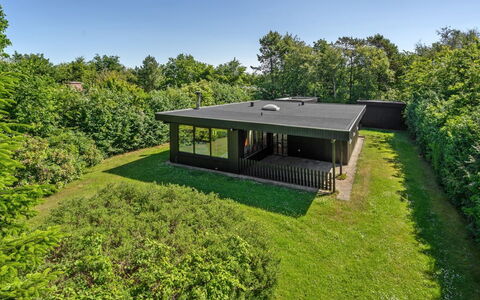 Ludde - 500M to the Fjord: Techo, Casa, El Terreno Del Lote, Casa, Cabaña, Inmuebles, Edificios Del Jardín, Sombra, Cuarto De Troncos, Paisajismo
