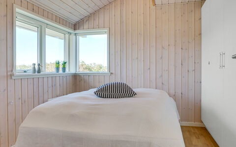 Esma - 150M from the Sea: Madera, Techo, Piso, Diseño De Interiores, Suelo, Habitación, Suelos De Madera, Habitación, Cama, Tablón