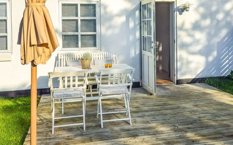 Elef - 2.0Km from the Sea: Mueble, Mueble Para Exteriores, Madera, Silla, Porche, Mesa, Mesa Al Aire Libre, Suelo, Piso, Cocina Y Comedor Mesa