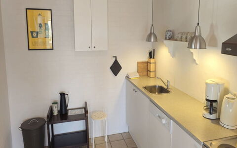 Elef - 2.0Km from the Sea: Cocina, Diseño De Interiores, Piso, Aparato De Cocina, Mostrador, Suelo, Fregadero, Encendiendo, Mueble, Arreglo De Tubería