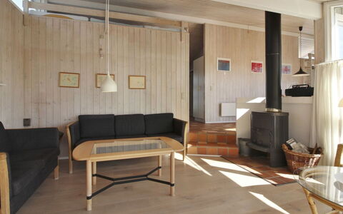 Styrman - 600M from the Sea: Mueble, Diseño De Interiores, Piso, Madera, Suelo, Techo, Suelos De Madera, Silla, Mesa, Encendiendo