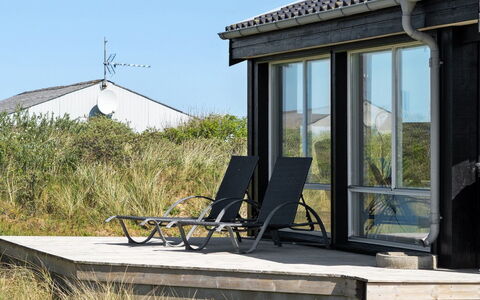 Welma - 500M from the Sea: Mueble Para Exteriores, Puerta, Silla, Sombra, Costa, Estructura Al Aire Libre, Edificios Del Jardín, Cobertizo, Porche