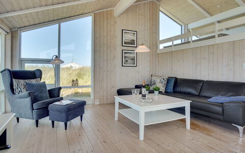 Welma - 500M from the Sea: Techo, Cabaña, Madera Dura, Invierno, Tablón, Sala, Silla, Suelos De Madera, Congelación, Nieve