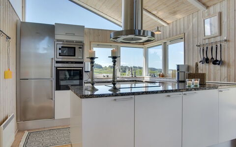 Welma - 500M from the Sea: Cocina, Techo, Mostrador, Aparato De Cocina, Lámpara, Piso, Casa, Diseño De Interiores, Gabinetes, Electrodoméstico