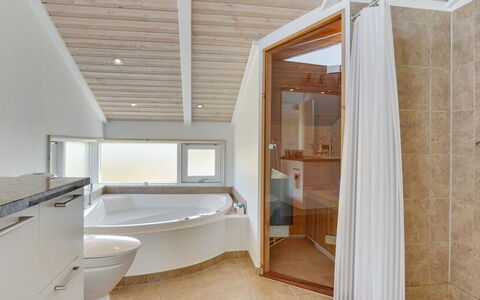 Welma - 500M from the Sea: Piso, Diseño De Interiores, Suelo, Arreglo De Tubería, Techo, Madera, Baño, Encendiendo, Habitación, Plomería
