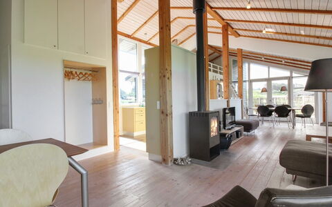 Preben - 500M from the Sea: Diseño De Interiores, Piso, Madera, Suelo, Techo, Mueble, Suelos De Madera, Sala, Habitación, Casa