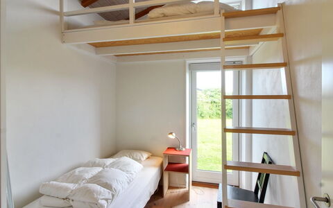 Preben - 500M from the Sea: Madera, Cama, Habitación, Mueble, Diseño De Interiores, Piso, Suelo, Techo, Escalera, Habitación