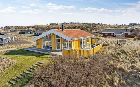 Bjarni - 239M from the Sea: Casa, Casa, Puerta, Techo, Cabaña, Inmuebles, Jardín, Sombra, Vía Muerta, Yarda