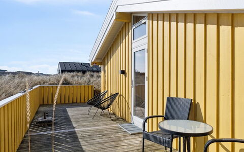 Bjarni - 239M from the Sea: Casa, Casa, Puerta, Techo, Cabaña, Inmuebles, Jardín, Sombra, Vía Muerta, Yarda